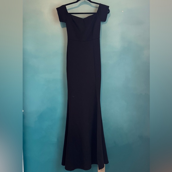 Dresses & Skirts - Elegant Black Evening Gown